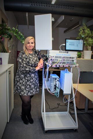 Sylwia Kubus w miejscu pracy, w firmie Ericsson.