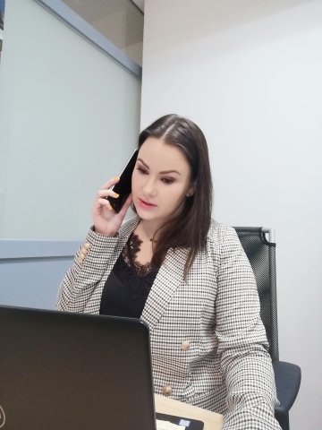 Nina Kozłowska w miejscu pracy.