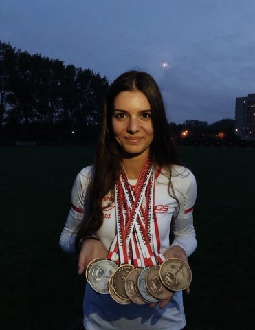 Magdalena Śmiałkowska z Pucharem Polski Seniorów w łucznictwie olimpijskim.