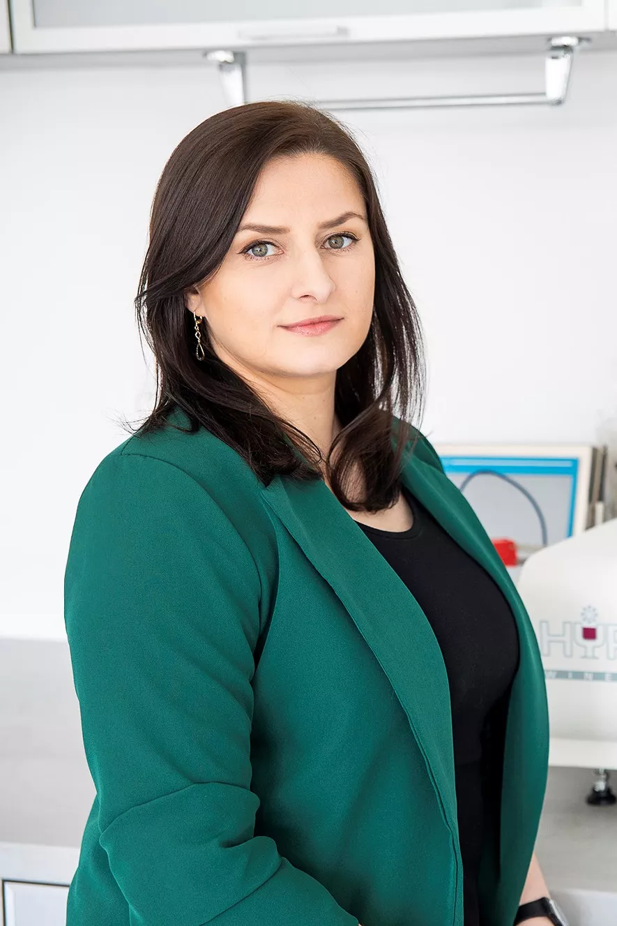 Katarzyna Pietrzak na stanowisku pracy w firmie Browin.