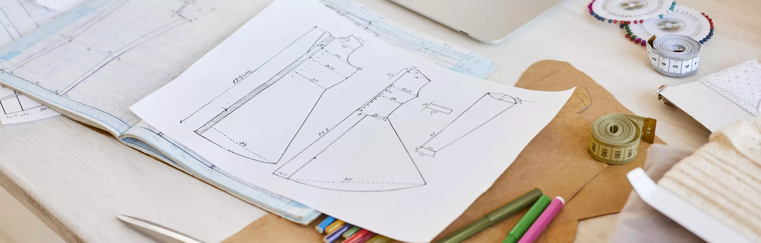 materiały do projektowania ubioru